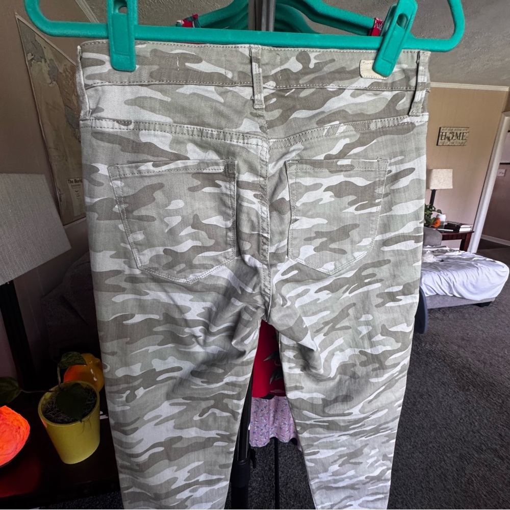 Skinny Girl Light Camo Jeans - Picture 7 of 9